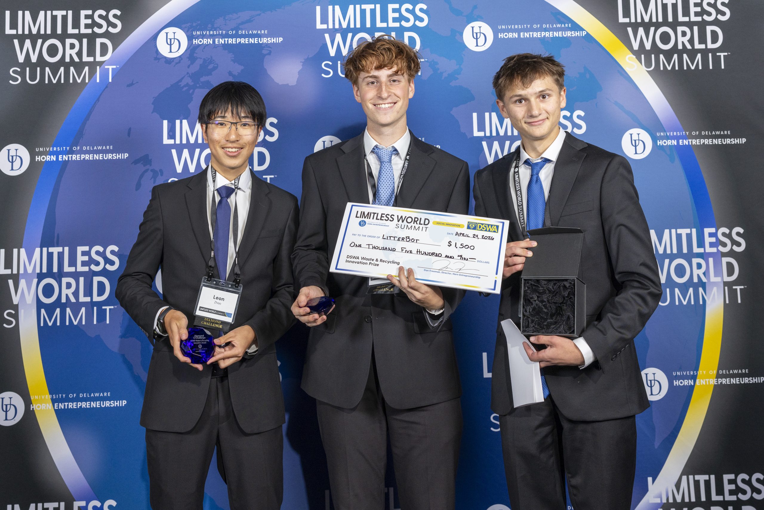 G LED winning photo